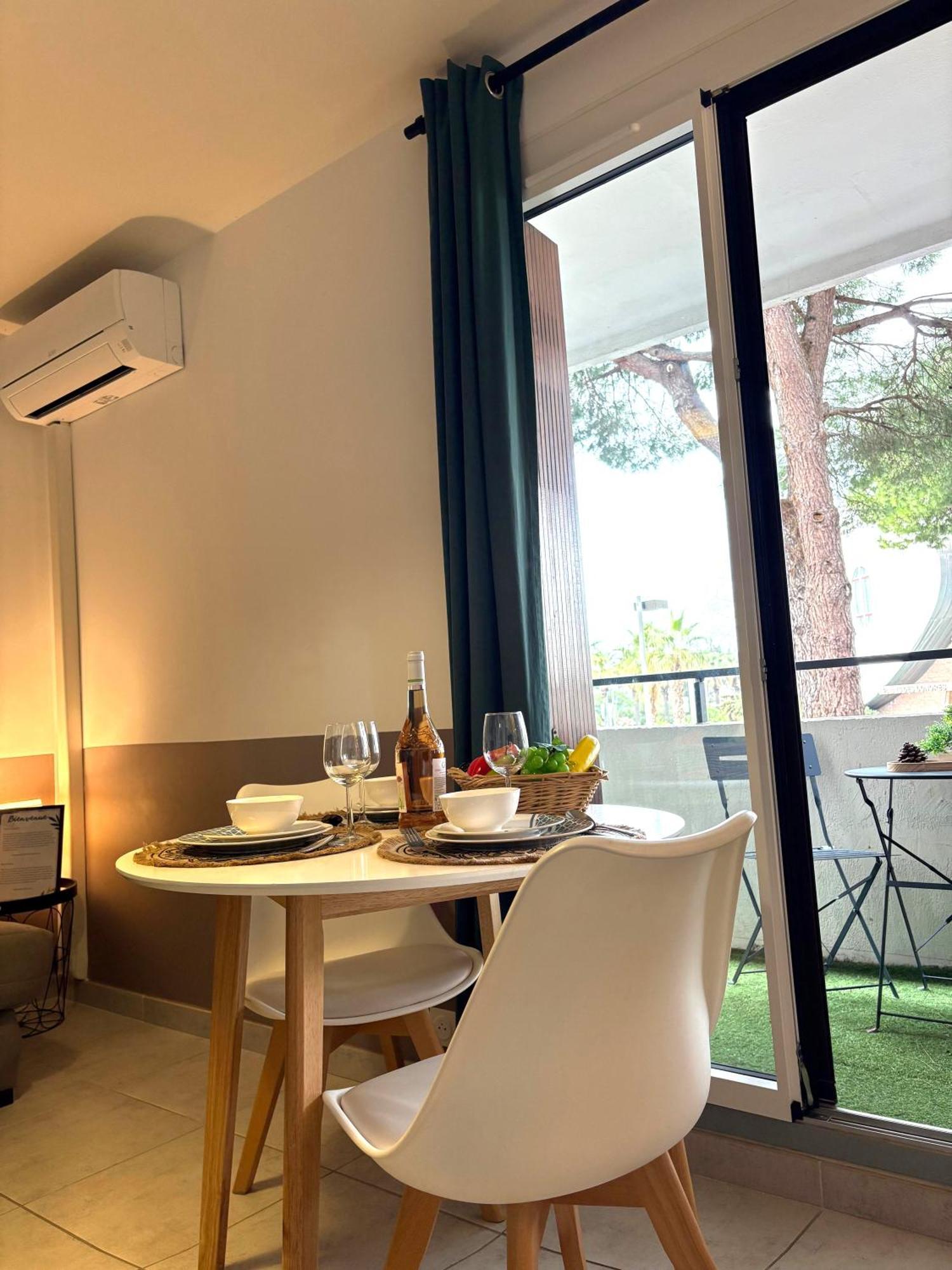 L'Amazone Studio Plein Centre Plages A 2Min Clim Wifi Sur Le Port - Top Prosconciergerie- 라그랑모트 외부 사진